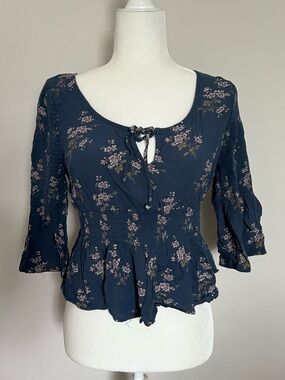 Navy Blue American Eagle floral top